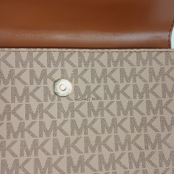 Michael Kors Kimberly Large Leather Tote & Purse Wallet 2 in 1 (Tan) - Picture 7 of 15